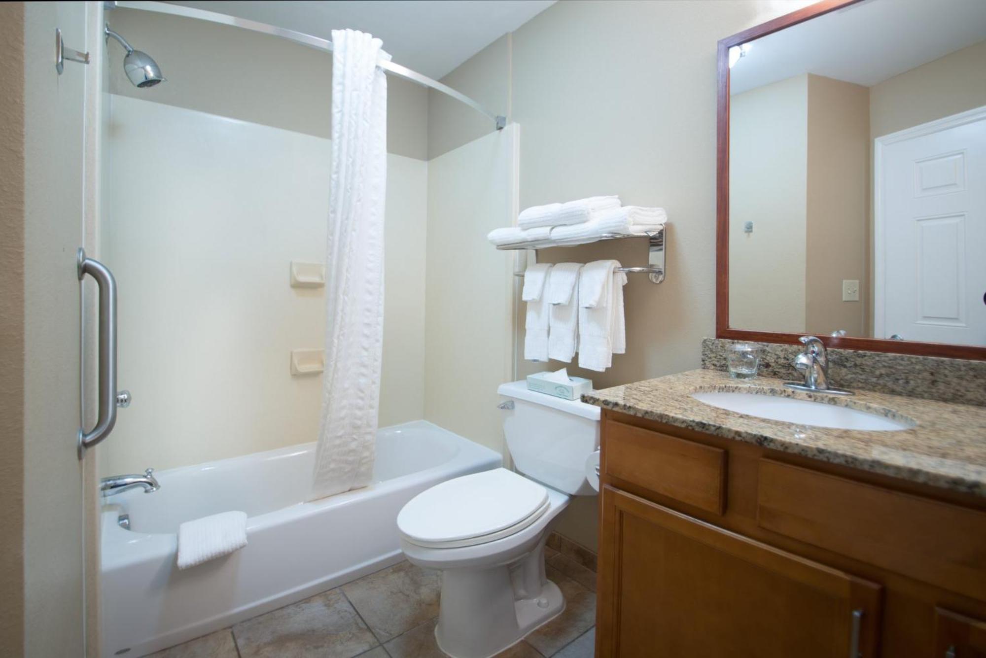Hotel Candlewood Wake Forest-raleigh Area By Ihg 2*